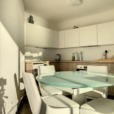 2br With Parking Near Monaco Appartement